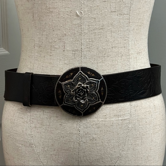 Richard Gampel Leather Floral Belt with Ibel Flower Buckle Size 32 main image 12